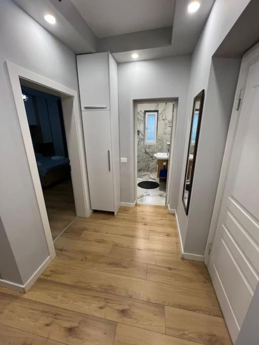 Starlight Downtown Apartment Tirana Kültér fotó